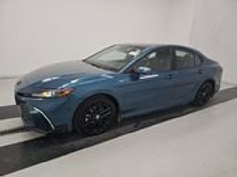 Certified 2025 Toyota Camry SE FWD image 1