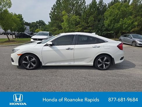 Used 2017 Honda Civic Touring image 2