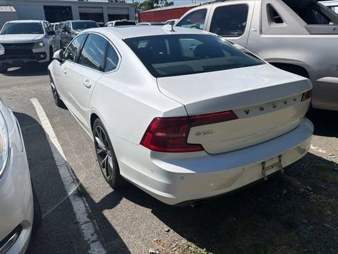 Used 2018 Volvo S90 T5 Momentum w/ Convenience Package FWD image 4