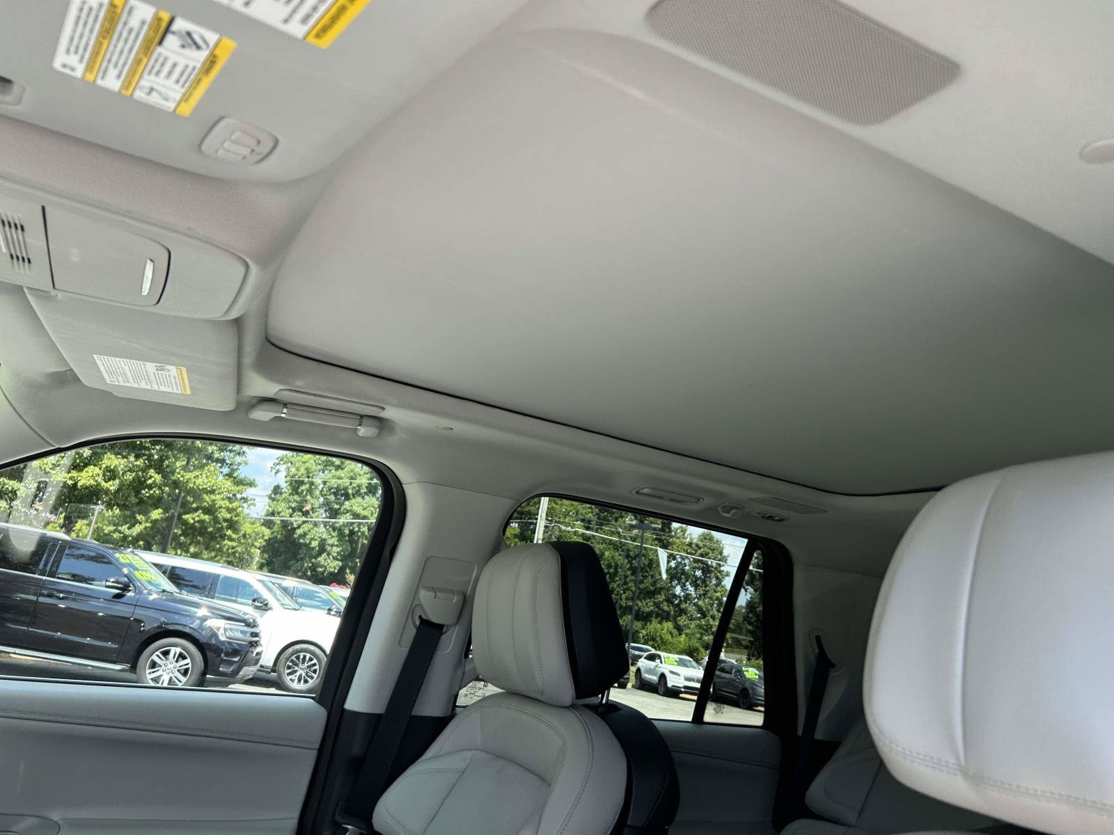 Certified 2025 Lincoln Navigator Reserve AWD/4WD image 24