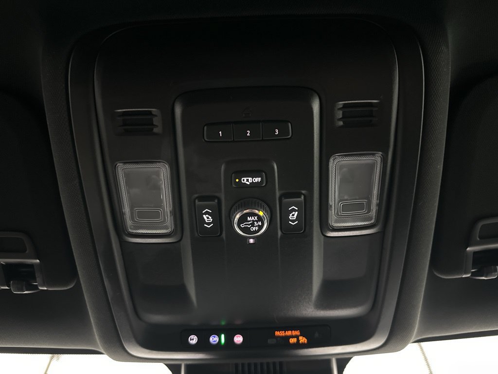 Used 2024 GMC Yukon AT4 w/ Technology Package AWD/4WD image 31