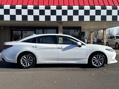 Used 2021 Toyota Avalon XLE image 8