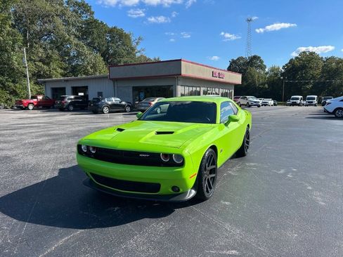 Used 2015 Dodge Challenger R/T Scat Pack w/ Leather Interior Group RWD image 2