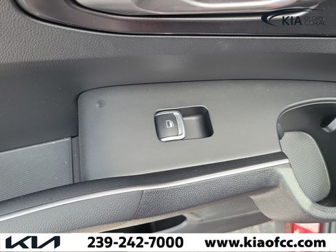 Certified 2025 Kia Sorento LX FWD image 15