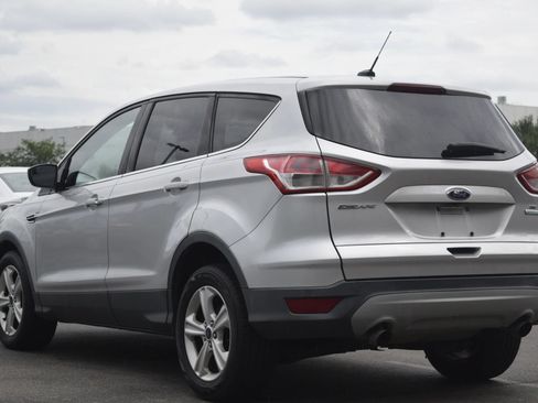Used 2016 Ford Escape SE FWD image 2