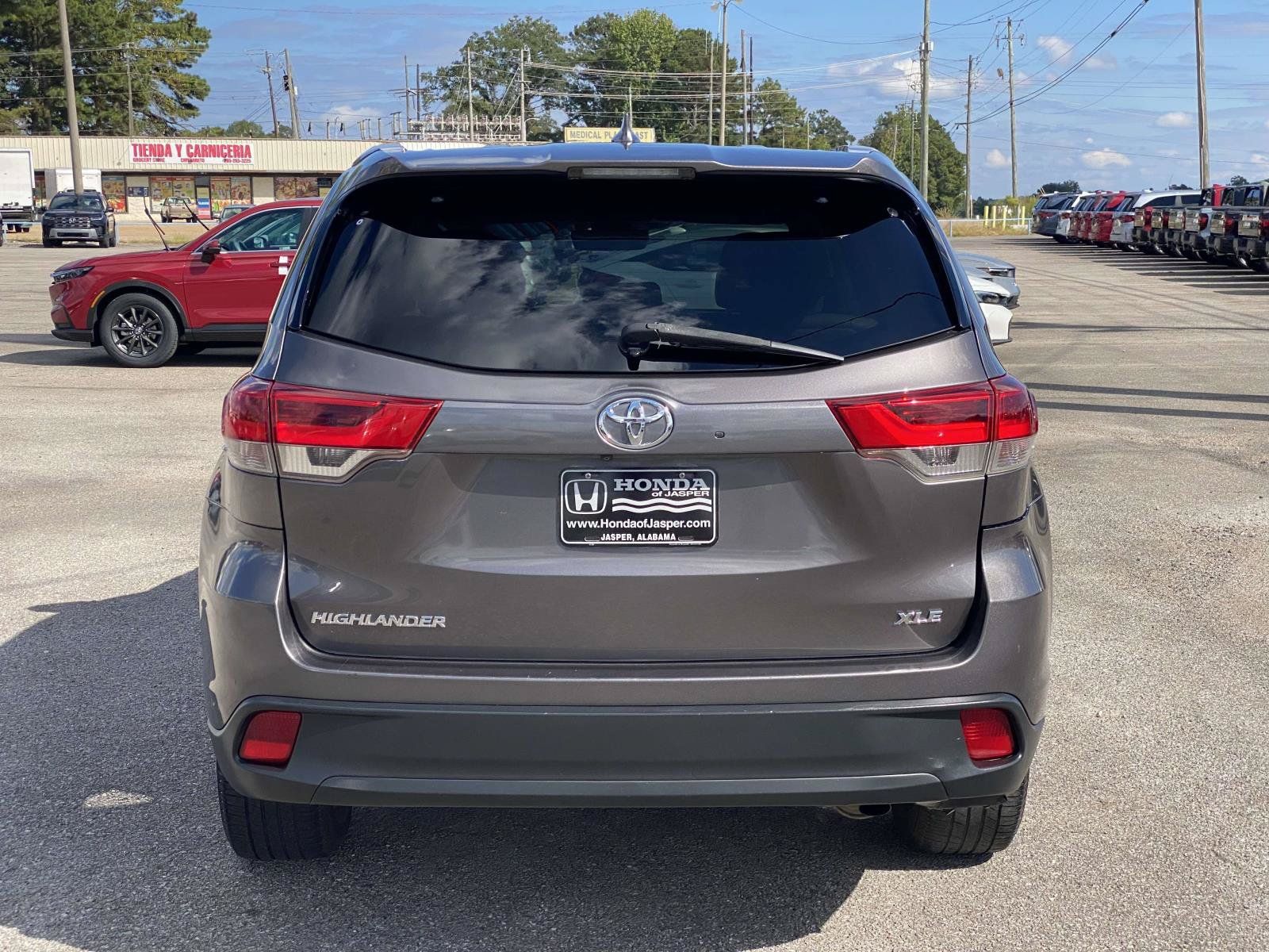 Used 2017 Toyota Highlander XLE FWD image 4