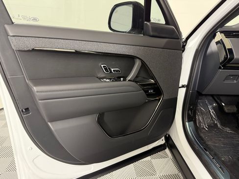 New 2026 Land Rover Range Rover Sport SE AWD/4WD image 19