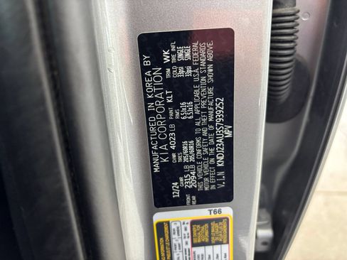 Used 2025 Kia Soul LX w/ LX Technology Package FWD image 29