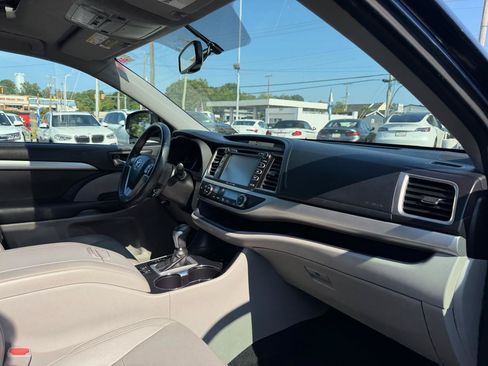 Used 2016 Toyota Highlander XLE w/ Protection Package #3 AWD/4WD image 21