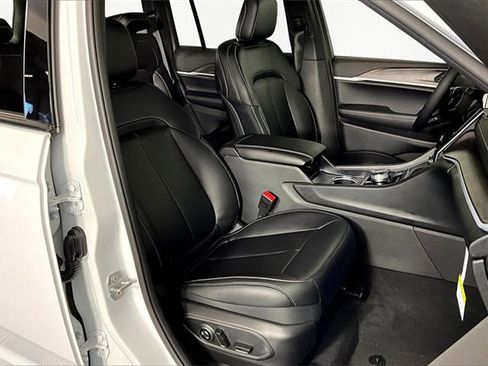 New 2025 Jeep Grand Cherokee Limited w/ Trailer Tow Package image 12