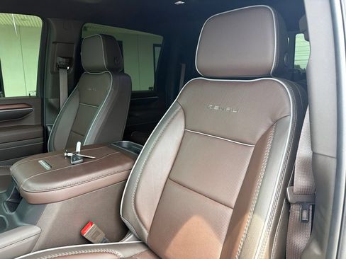 Used 2024 GMC Sierra 2500 Denali w/ Denali Reserve Package AWD/4WD image 2