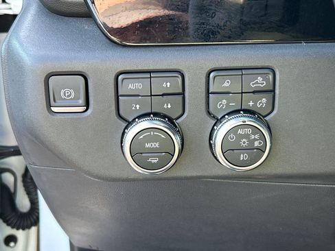 Used 2024 GMC Sierra 1500 SLT w/ SLT Premium Plus Package AWD/4WD image 30