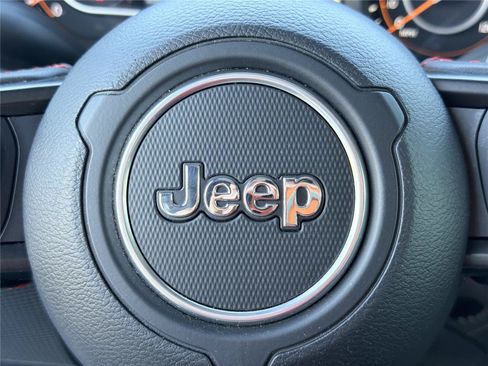 Used 2025 Jeep Wrangler Unlimited Rubicon AWD/4WD image 23