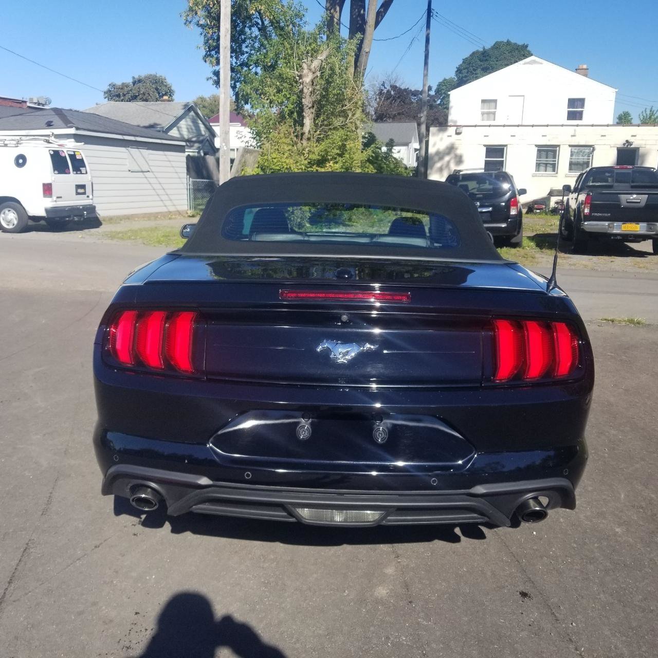 Used 2020 Ford Mustang Premium RWD image 4