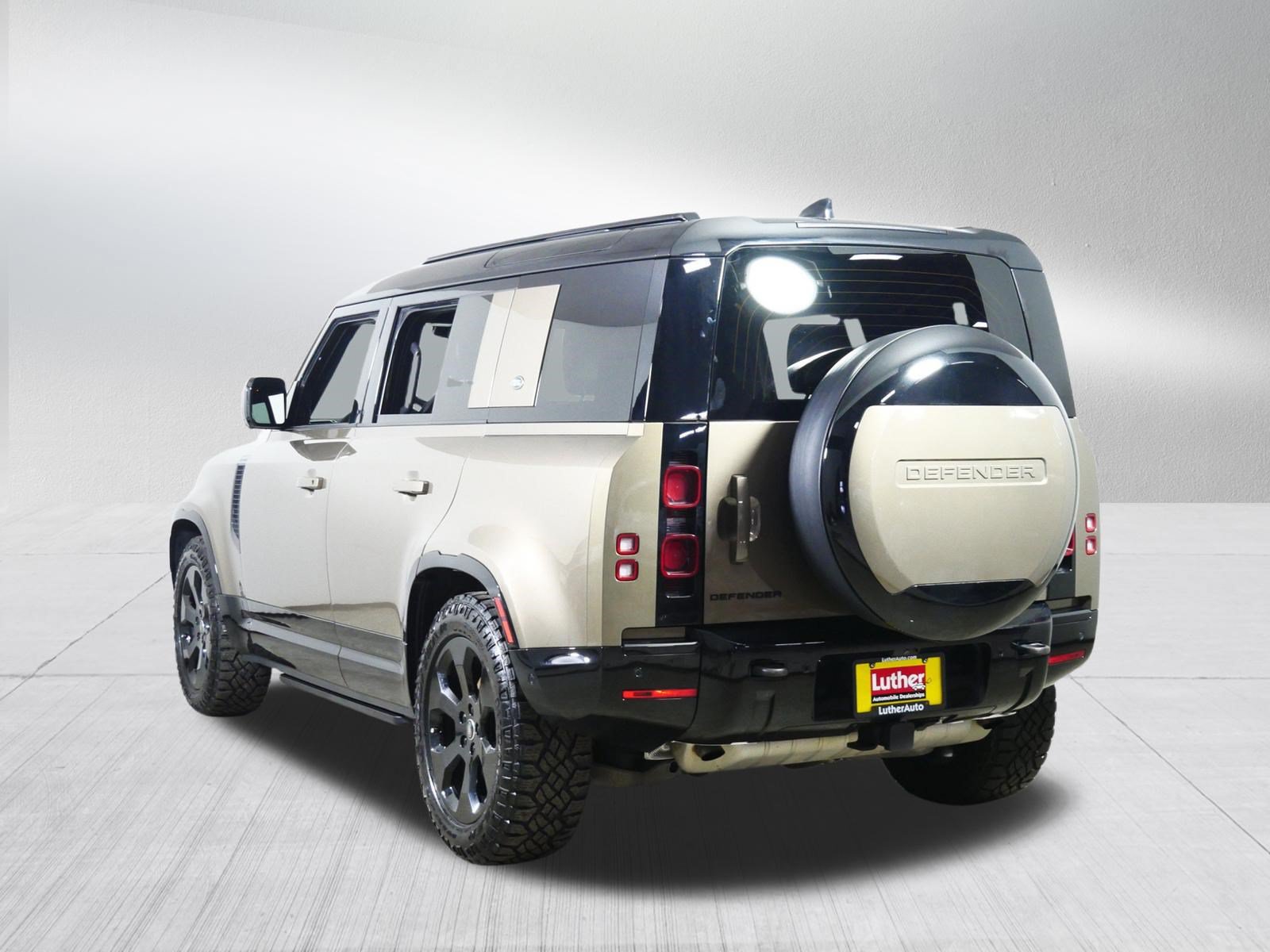 Used 2024 Land Rover Defender 110 X-Dynamic SE AWD/4WD image 5