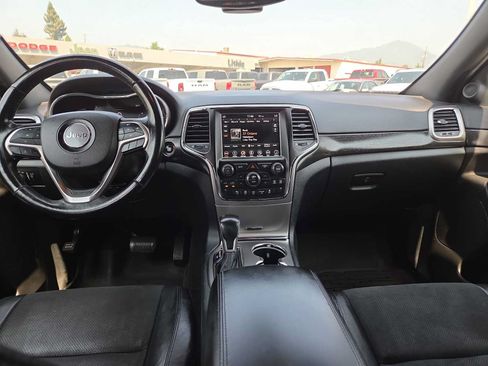 Used 2018 Jeep Grand Cherokee Altitude AWD/4WD image 18