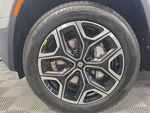 Used 2025 Rivian R1S Adventure image 9