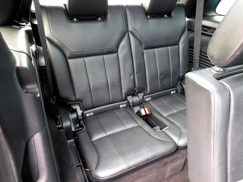 Used 2020 Land Rover Discovery Landmark image 18