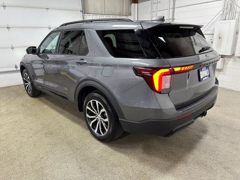 Certified 2025 Ford Explorer ST-Line image 6