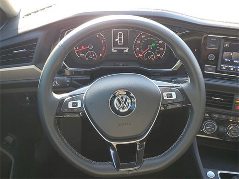 Certified 2021 Volkswagen Jetta SE image 18