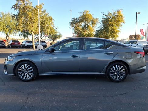 Used 2024 Nissan Altima 2.5 SV image 2