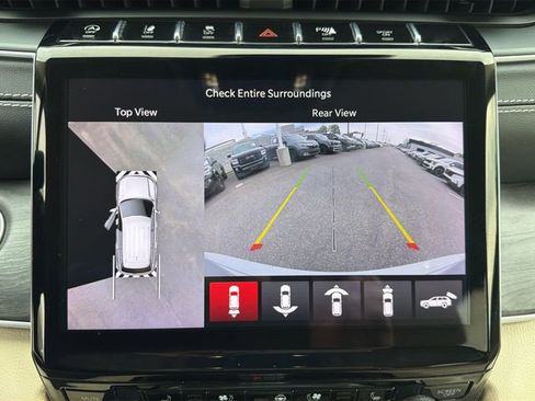 Used 2022 Jeep Grand Cherokee Limited w/ Luxury Tech Group II image 17