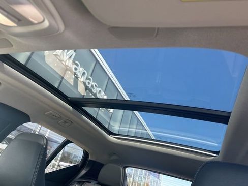 Certified 2025 Volvo XC40 B5 Core image 25