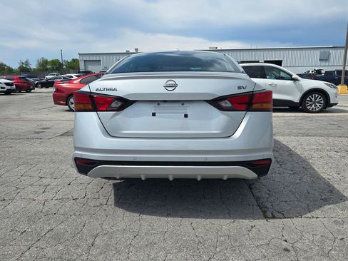 Used 2024 Nissan Altima 2.5 SV FWD image 4