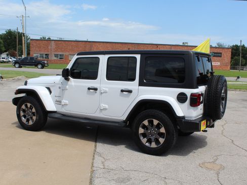 Used 2018 Jeep Wrangler Unlimited Sahara AWD/4WD image 8