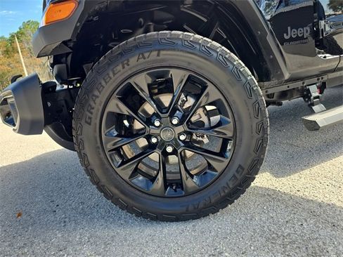 Used 2025 Jeep Gladiator Nighthawk image 28