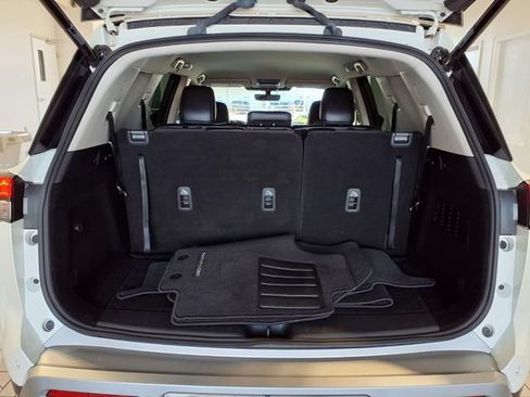 Used 2024 Nissan Pathfinder SL FWD image 24