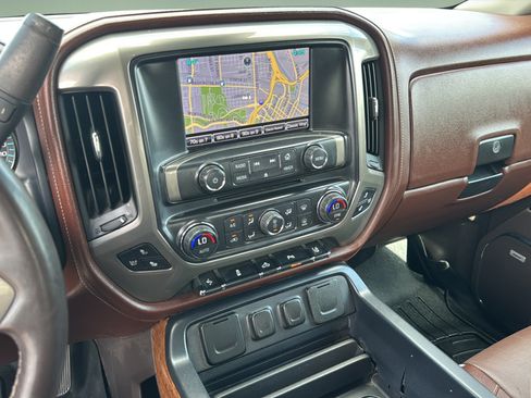 Used 2015 Chevrolet Silverado 1500 High Country w/ High Country Premium Package AWD/4WD image 11