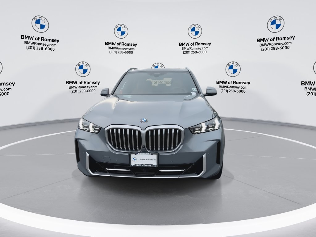 Used 2024 BMW X5 xDrive40i w/ Premium Package AWD/4WD image 3