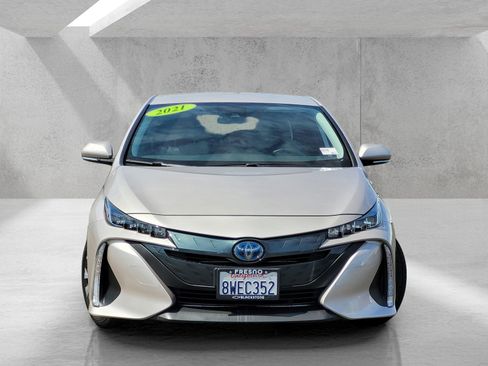 Used 2021 Toyota Prius Prime XLE image 2