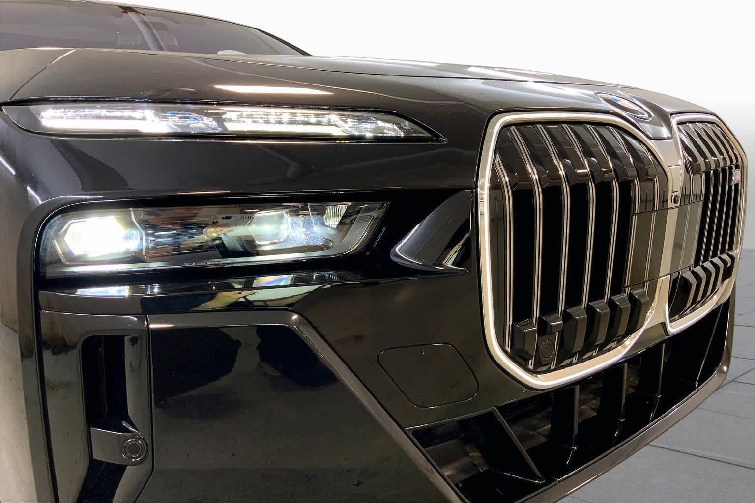 Used 2024 BMW i7 xDrive60 AWD/4WD image 32