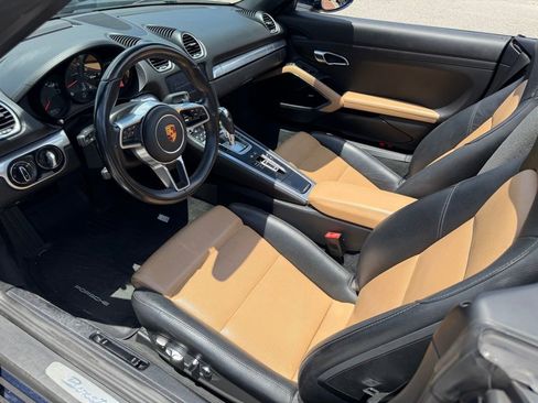 Used 2018 Porsche 718 Boxster RWD image 21