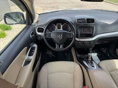 Used 2017 Dodge Journey SXT w/ Comfort/Convenience Group FWD image 4