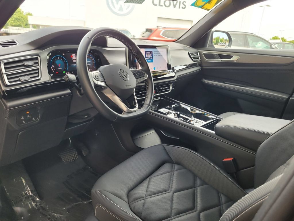 Used 2025 Volkswagen Atlas Cross Sport SE FWD image 11