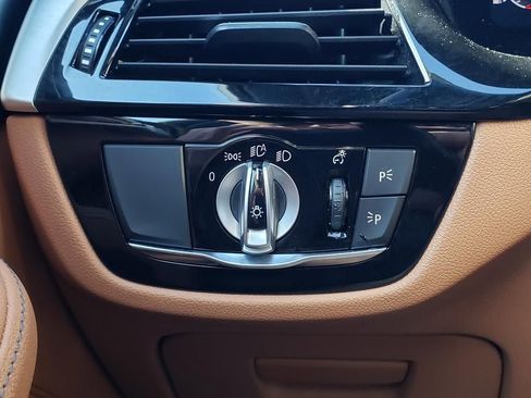 Used 2022 BMW 530i xDrive w/ Convenience Package image 29