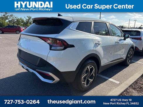 Used 2023 Kia Sportage LX FWD image 3