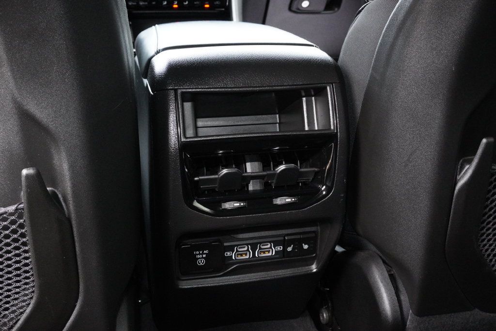 Used 2023 Jeep Grand Cherokee Overland RWD image 28