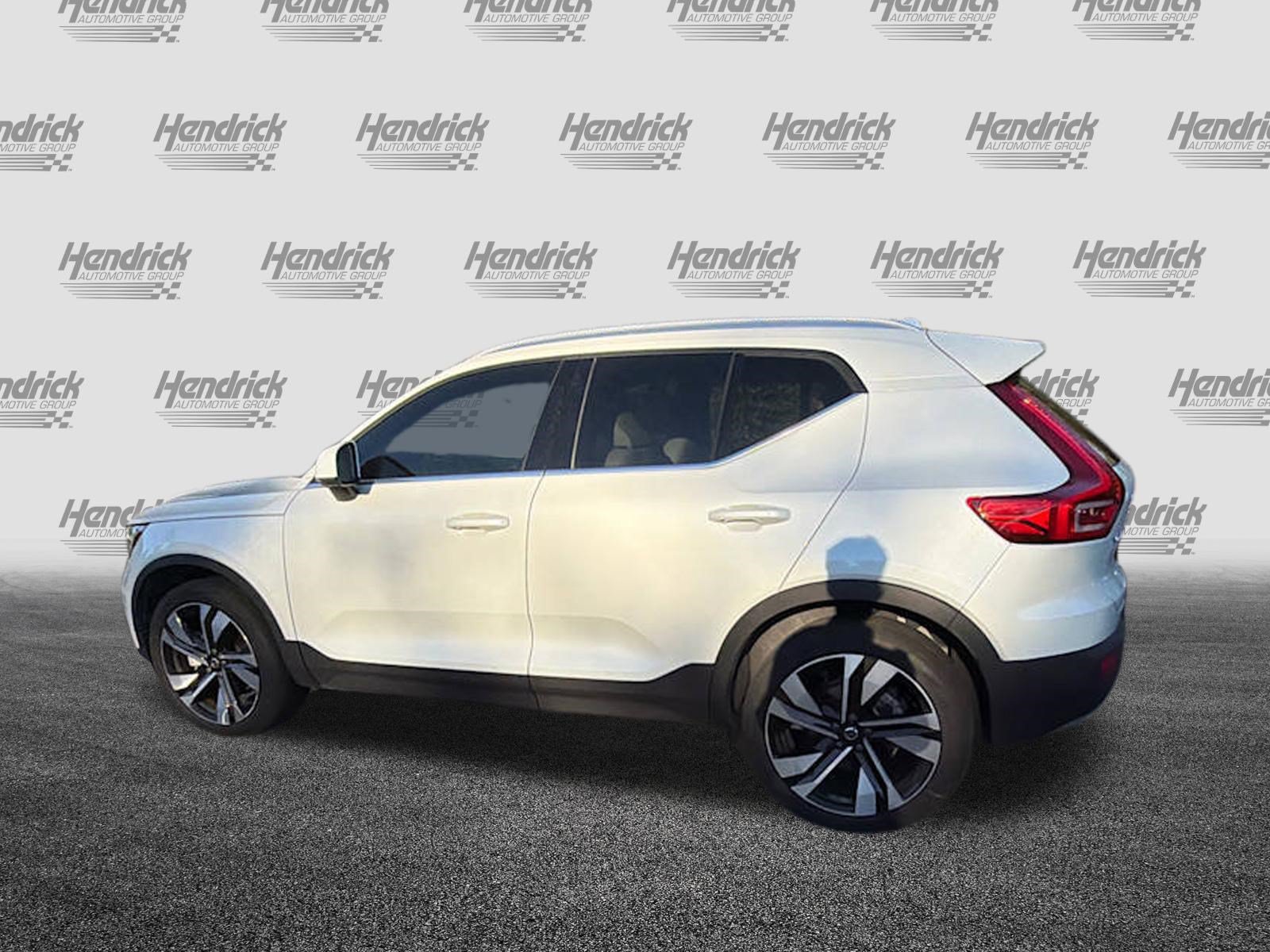 Used 2024 Volvo XC40 B5 Plus w/ Protection Package Premier AWD/4WD image 11