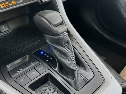 Used 2021 Toyota RAV4 XLE w/ Convenience Package image 24