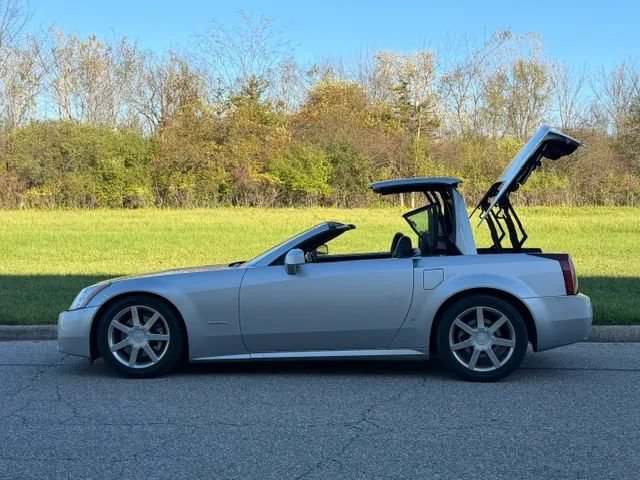 Used 2007 Cadillac XLR RWD image 32