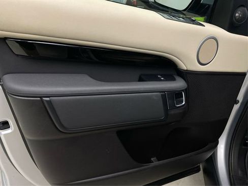 Used 2019 Land Rover Discovery SE AWD/4WD image 25