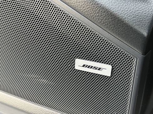 Certified 2023 Porsche Cayenne Platinum Edition image 27