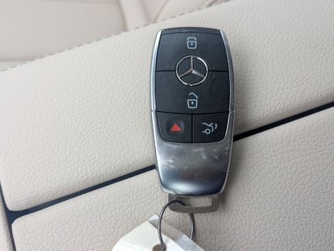 Used 2023 Mercedes-Benz EQB 300 4MATIC image 28