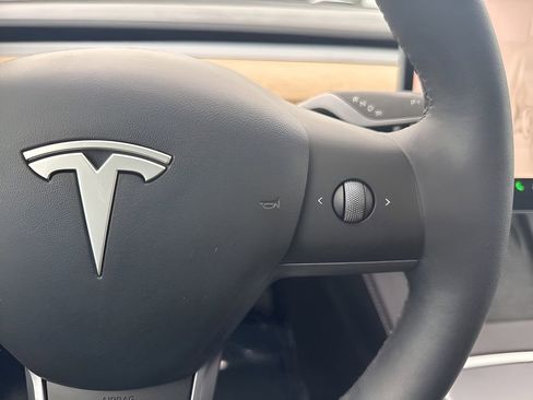 Used 2024 Tesla Model Y Long Range RWD image 17
