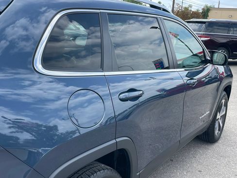 Used 2020 Jeep Cherokee Limited AWD/4WD image 13