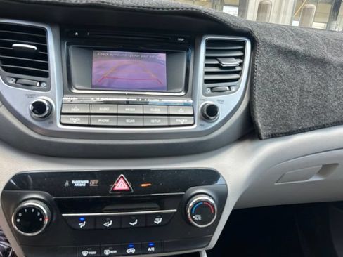 Used 2016 Hyundai Tucson SE w/ Option Group 02 FWD image 12